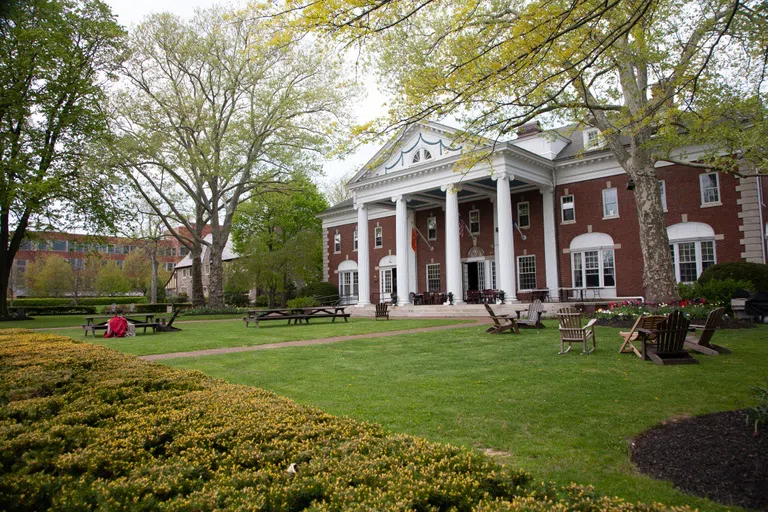 Colonial Club exterior