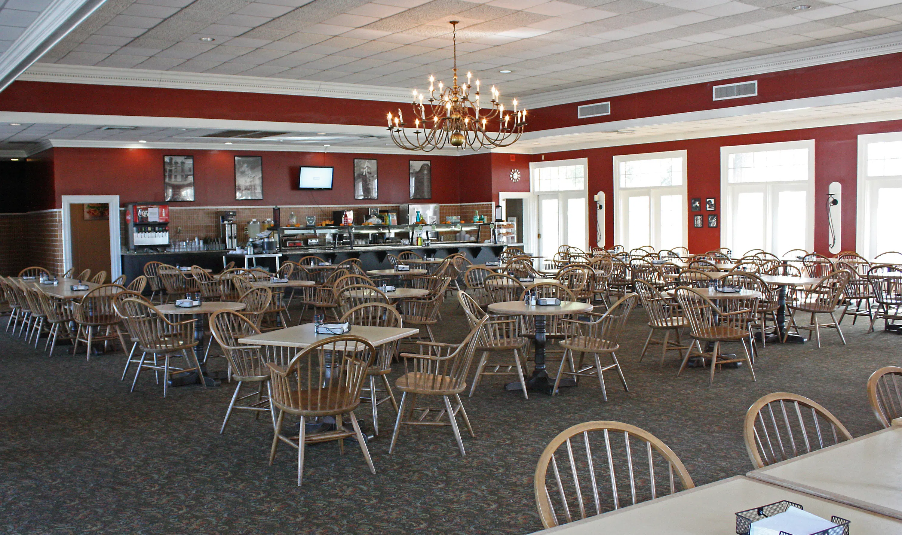 Wideshot of the tables and chairs inside Turner Dining Hall.