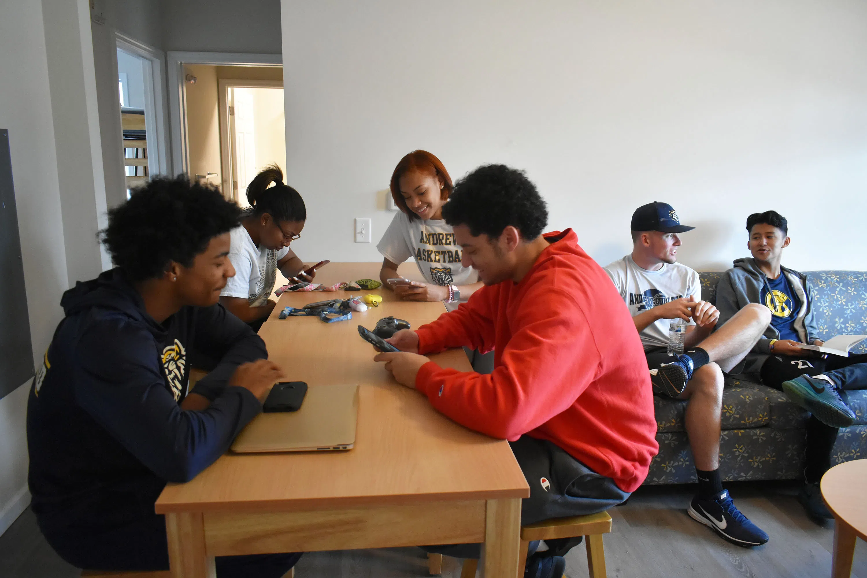 Image of male and female students gathered in common area in Patterson Residential house.