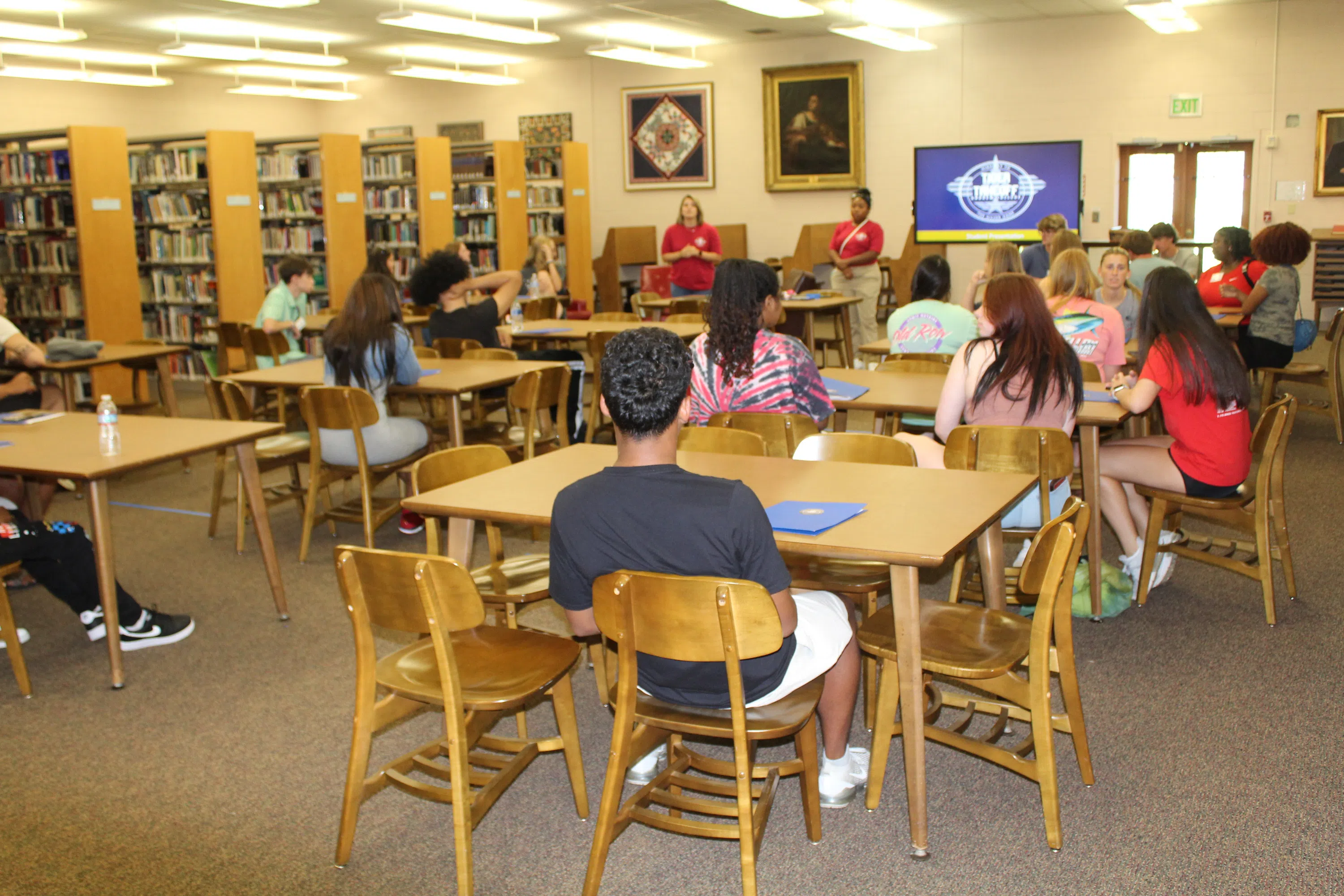 Students attend a session during Tiger Takeoff in Pitts Library.