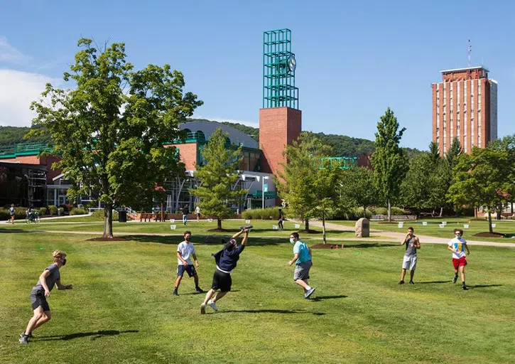 Students spend time in the peace quad amid nice weather. 