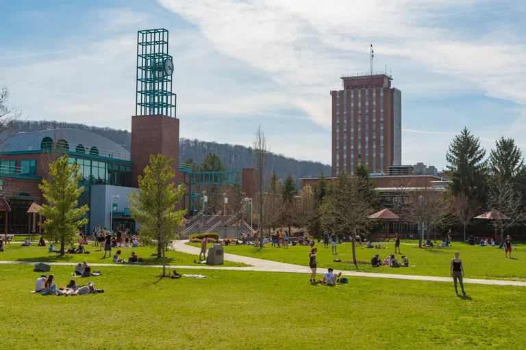 Students spend time in the peace quad amid nice weather. 