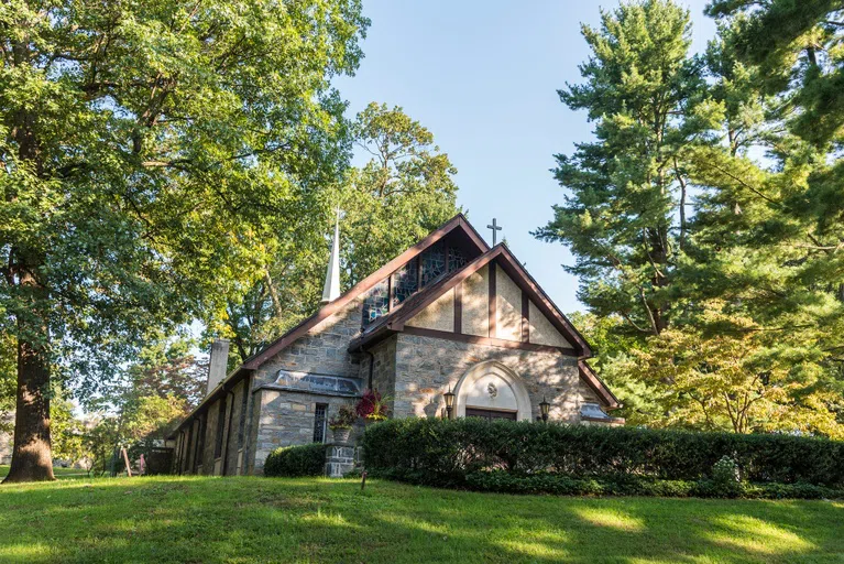 Picture of the front of the chapel