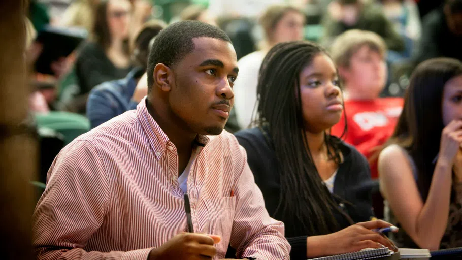 Two ILR students listen attentively during a class.