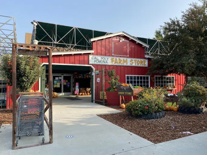 Red farm building with banner that says "Cal Poly Pomona Farm Store"