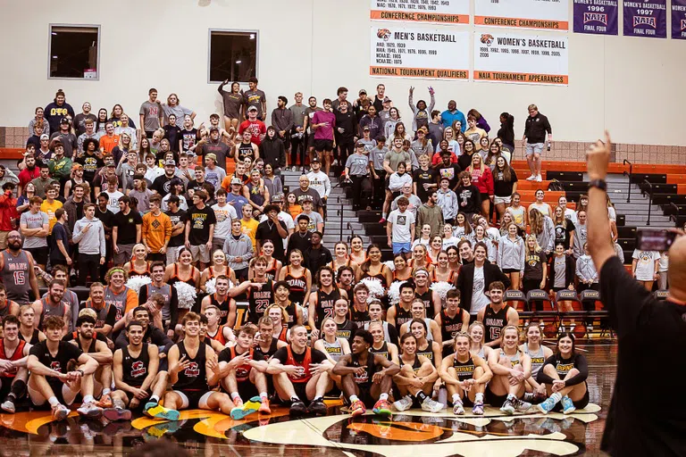 Hoopfest crowd and players pose for a photo