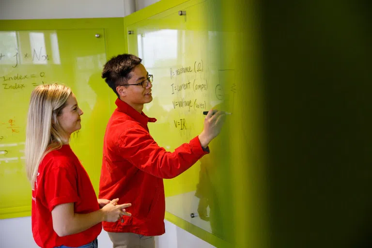 Students studying in CICE