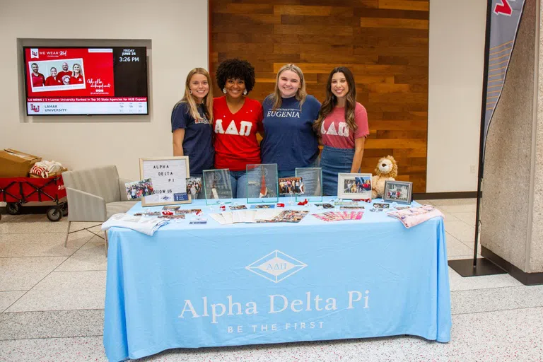 Alpha Delta Pi Table in Setzer