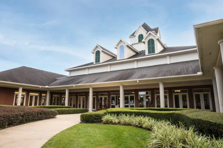 picture of front of dining hall