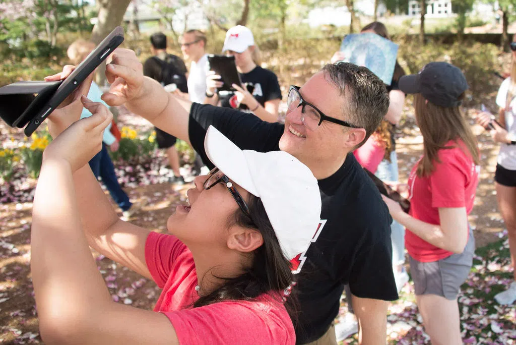 Photography students take class outdoors to explore the STL area.