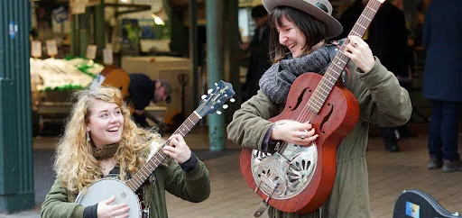 Two musicians at the market 
