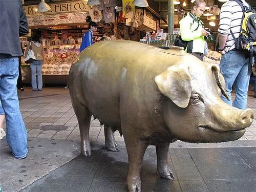 Bronze statue of Rachel the pig
