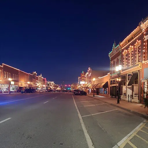 The downtown is lit up and inviting each evening, but espeically around the holdiays. Host to a number of events throughou the year, downtown Ottawa, Kansas, thrives during the annual Old Marias de Cygnes River Run Car Show.