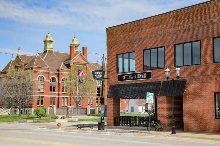 OU Lofts on Main Street are conveniently situated above Corner Market at the intersection of 4th and Main Streets. 