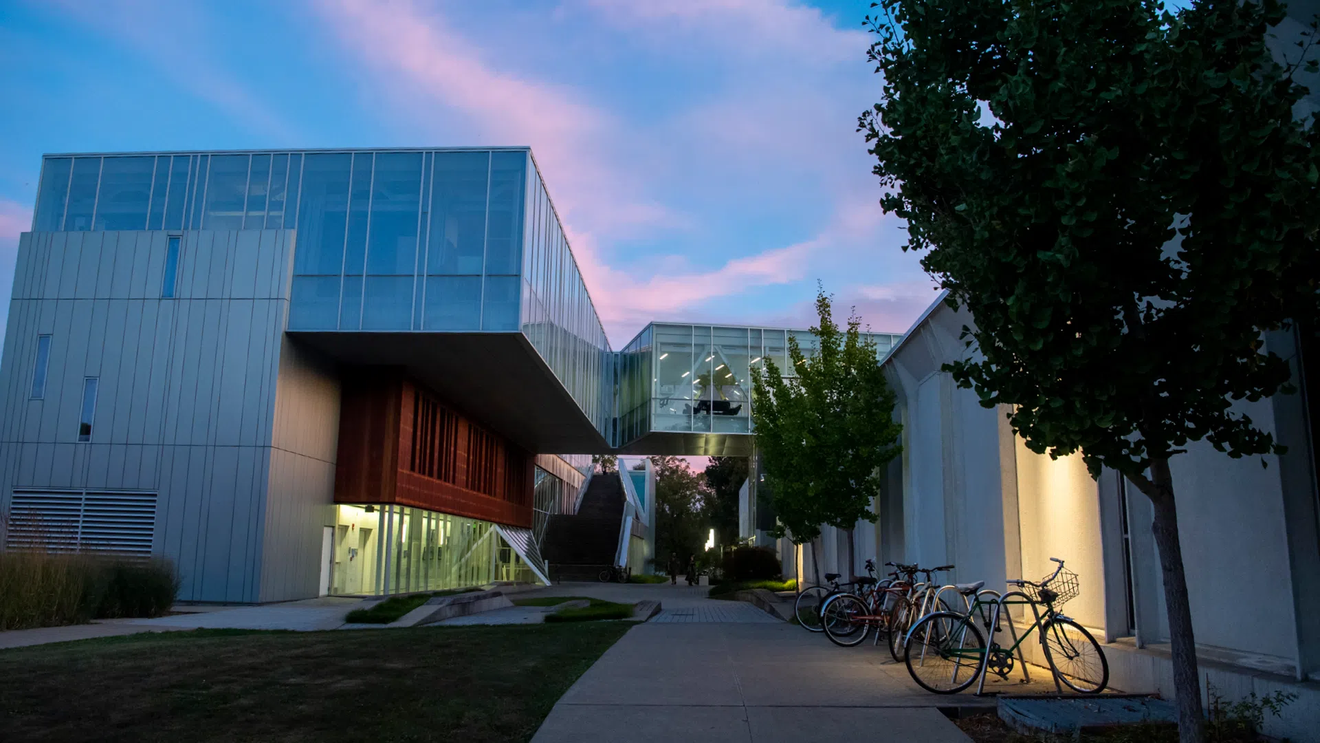 A beautiful cotton candy sunset sky is seen behind Kohl Building, the modern jazz building on Oberlin's campus. 