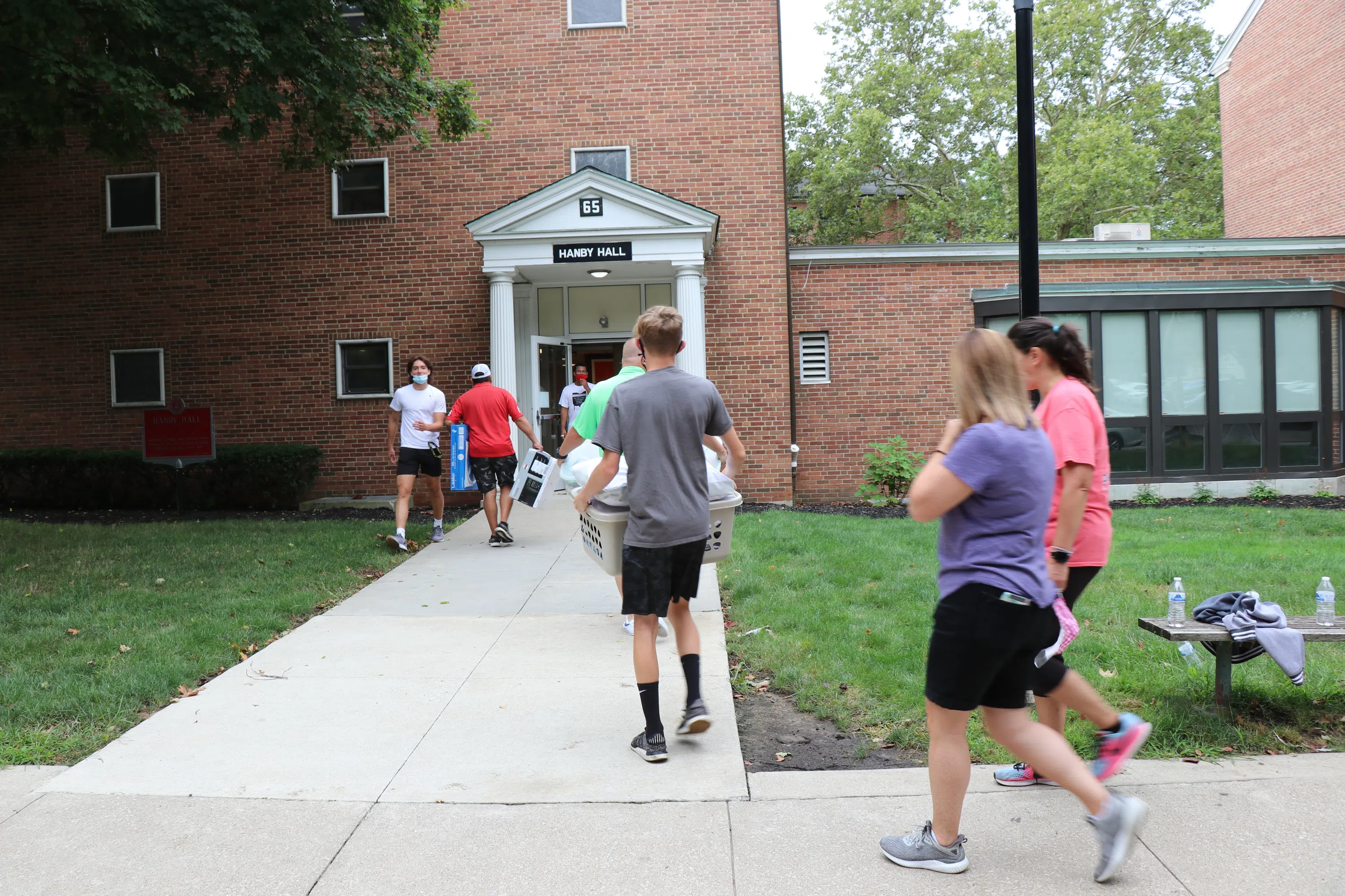 New students move into Hanby Hall.