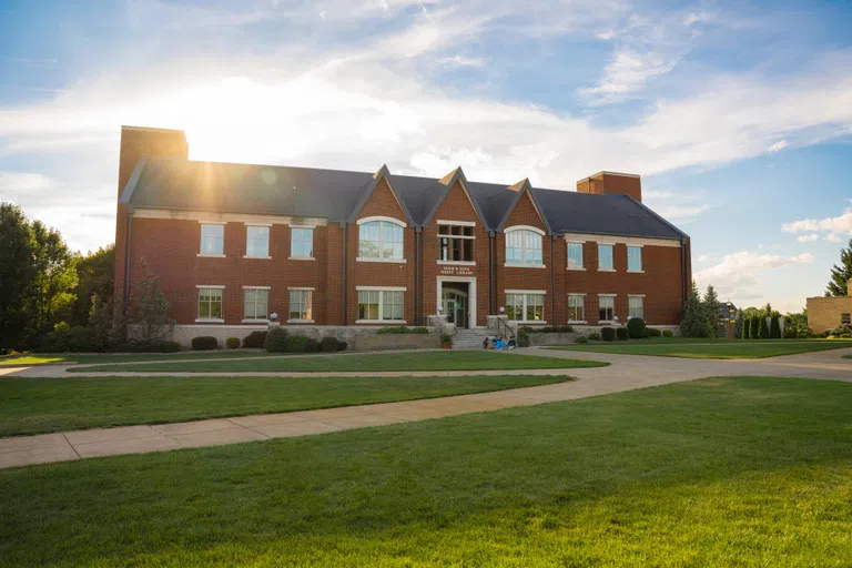 Exterior of Hugh & Edna White Library 