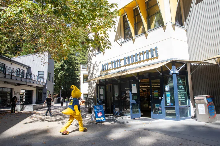 Sammy the Slug walks toward the Bay Tree Bookstore in Quarry Plaza