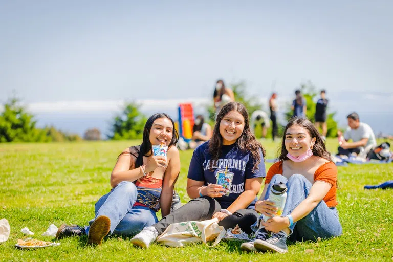 Students pose on Oakes Lower Lawn