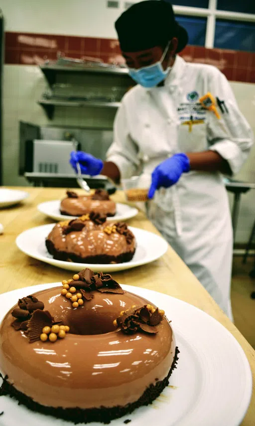 Baking Class Showing Off