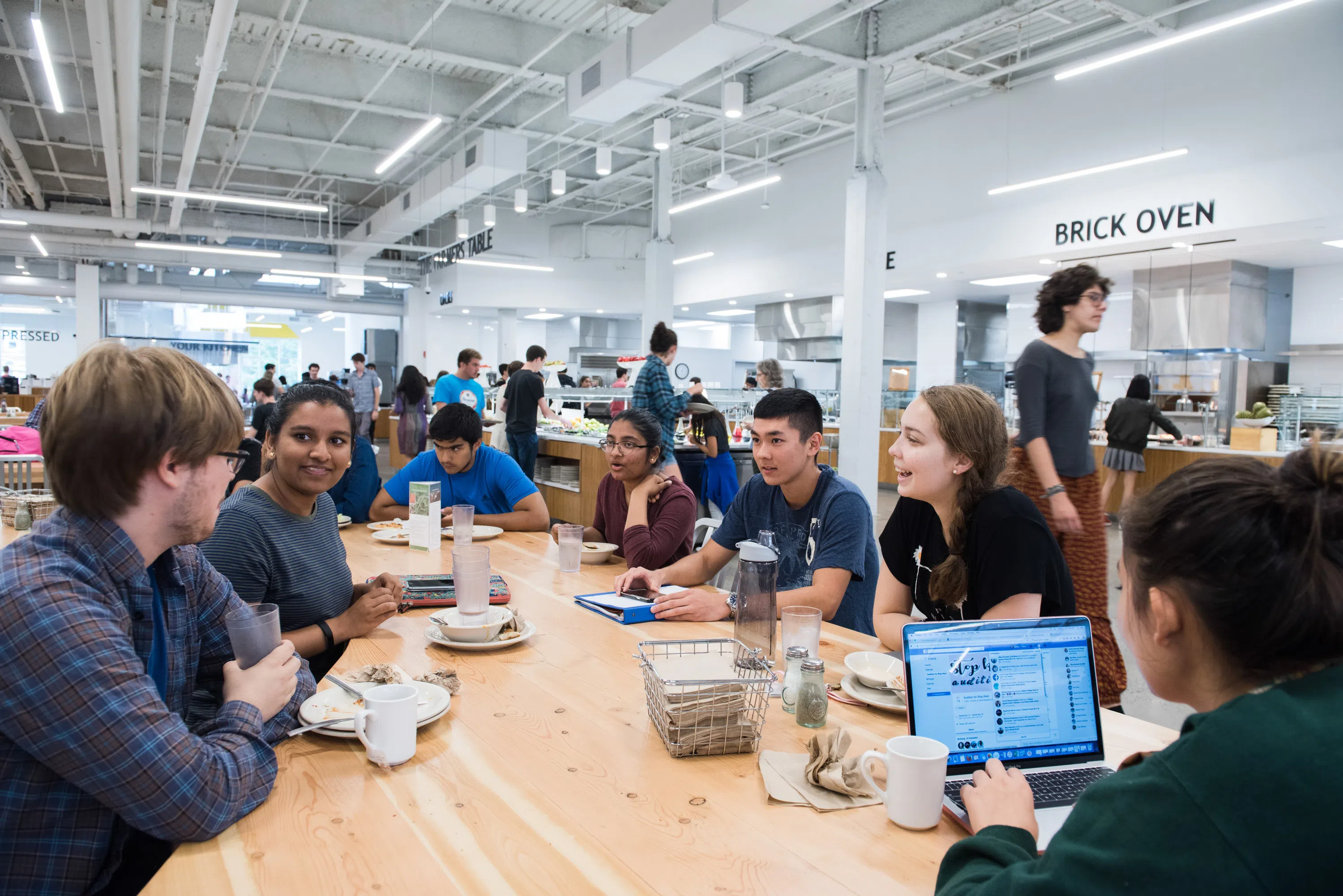 Students eating inside Gordon Commons