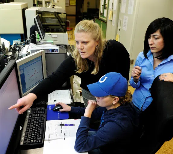 Undergraduate students can learn during supervised research experiences outside the college classroom and earn credit.  Students will have the opportunity to work with world-renowned scientists, take part in cutting-edge research, and present newly learned knowledge at scientific symposia.